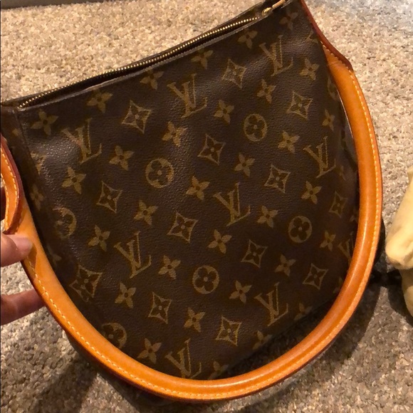 Authentic Louis Vuitton Looping Medium - Picture 3 of 4